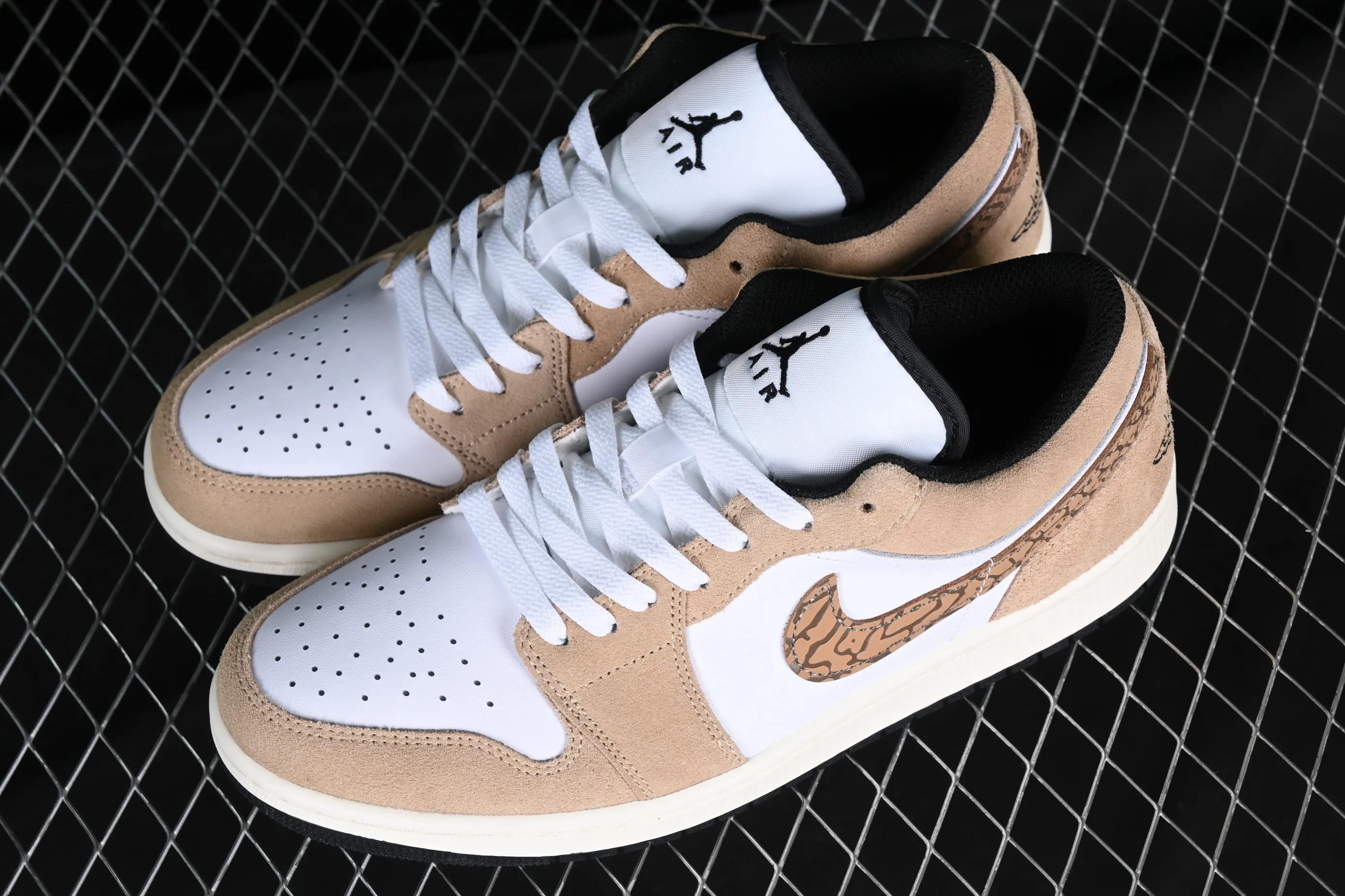 All categories Air Jordan Jordan series basketball shoes Air Jordan 1 Low G version pure original Air Jordan 1 Low AJ1 Joe 1 white and yellow burst pattern low-top cultural casual sneakers DZ4130-201